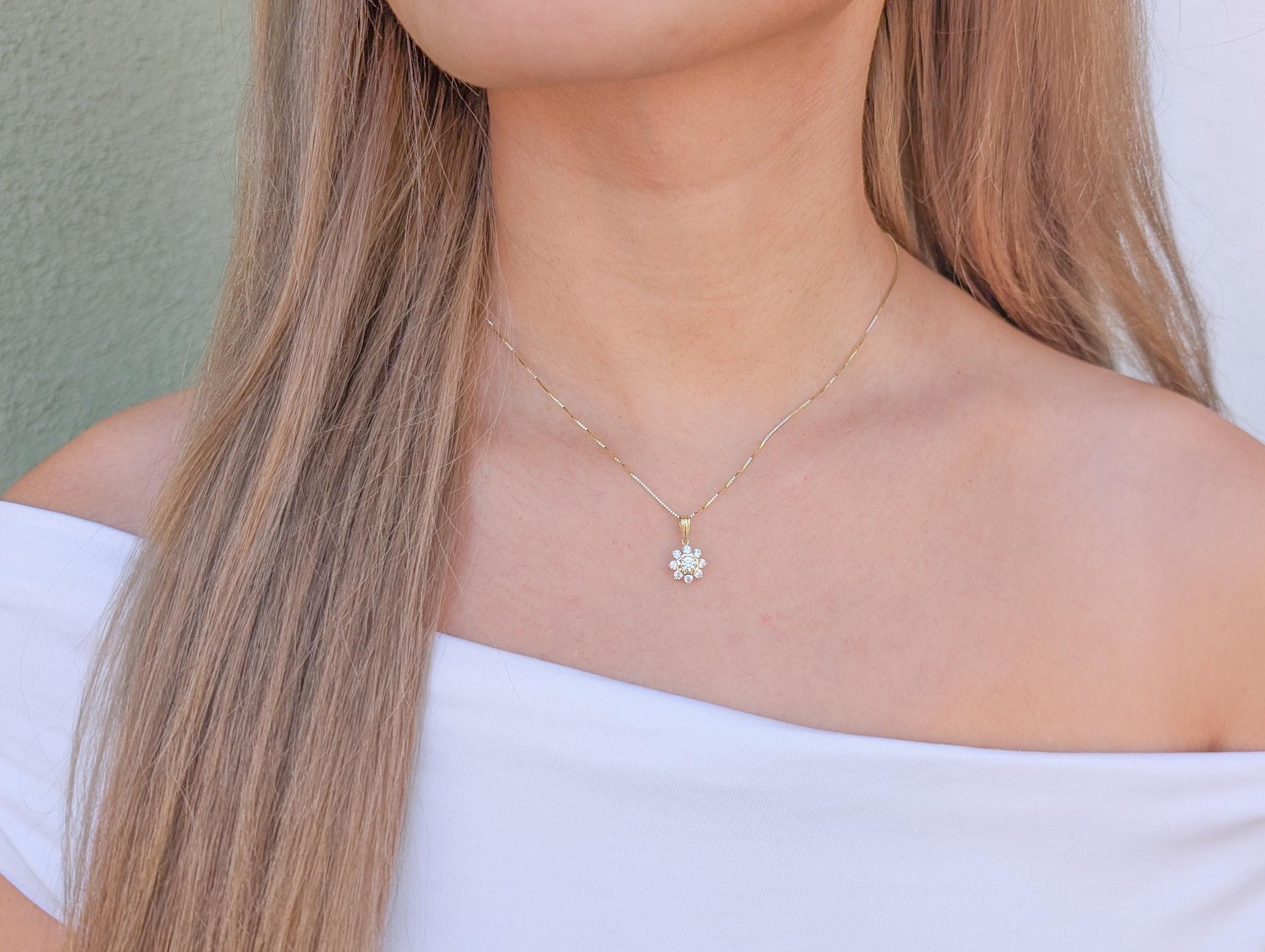 Tiny Flower Pendant Necklace