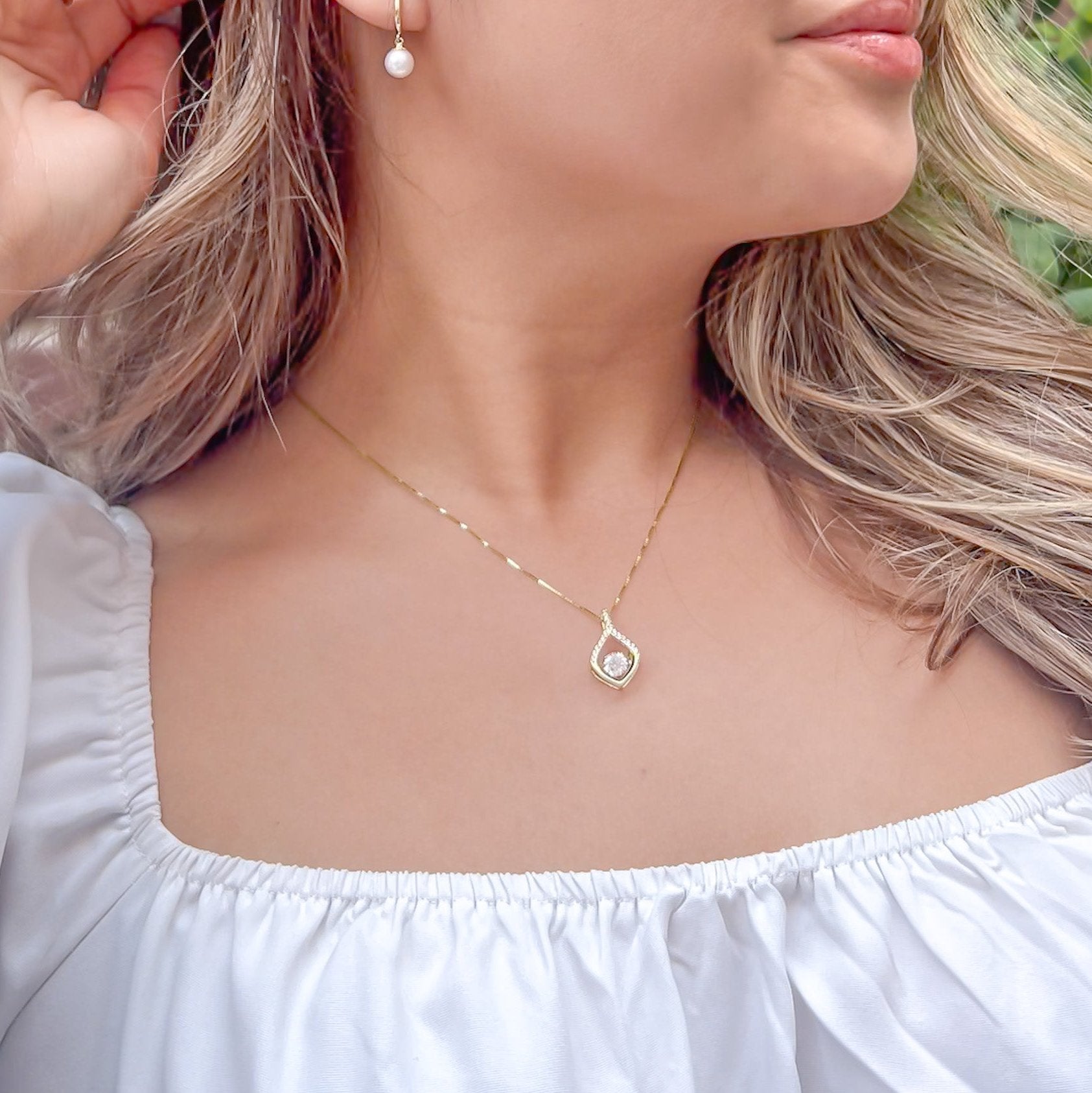Tear Drop Dancing Pendant