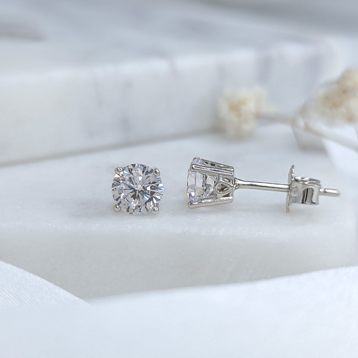 Basket Solitaire Stud Earrings