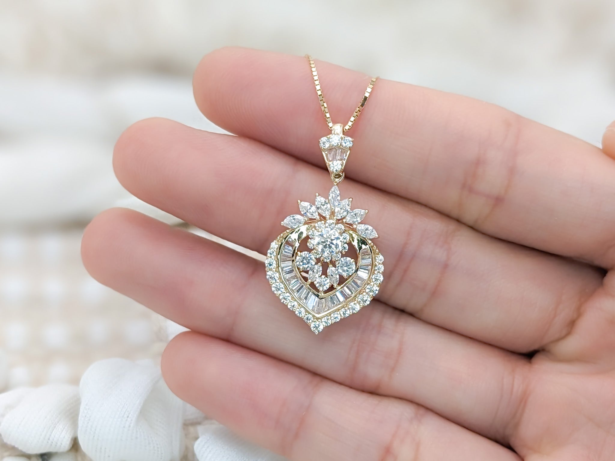 Elegant Victorian Heart Pendant