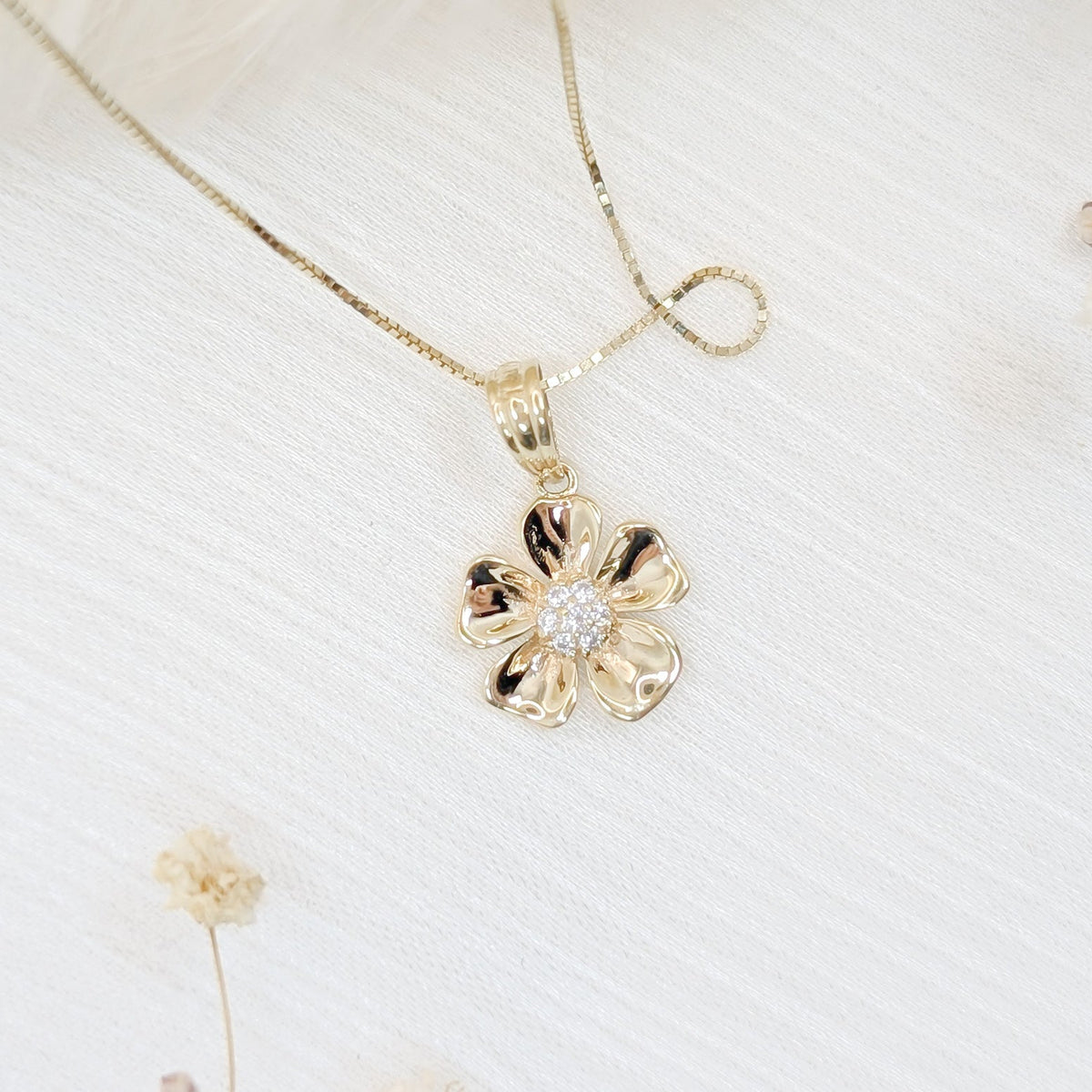 Primrose Pendant
