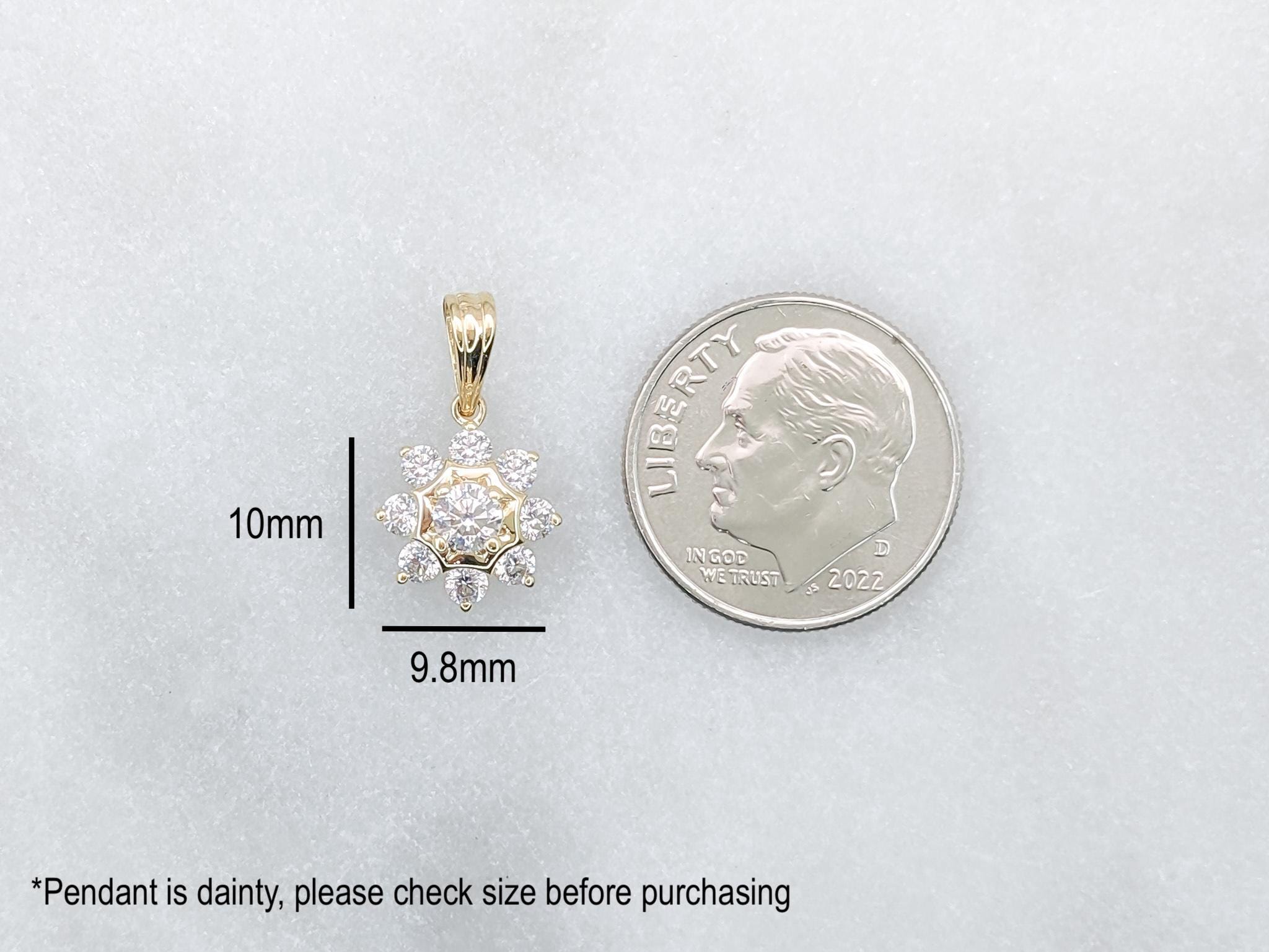 Tiny Flower Pendant Necklace