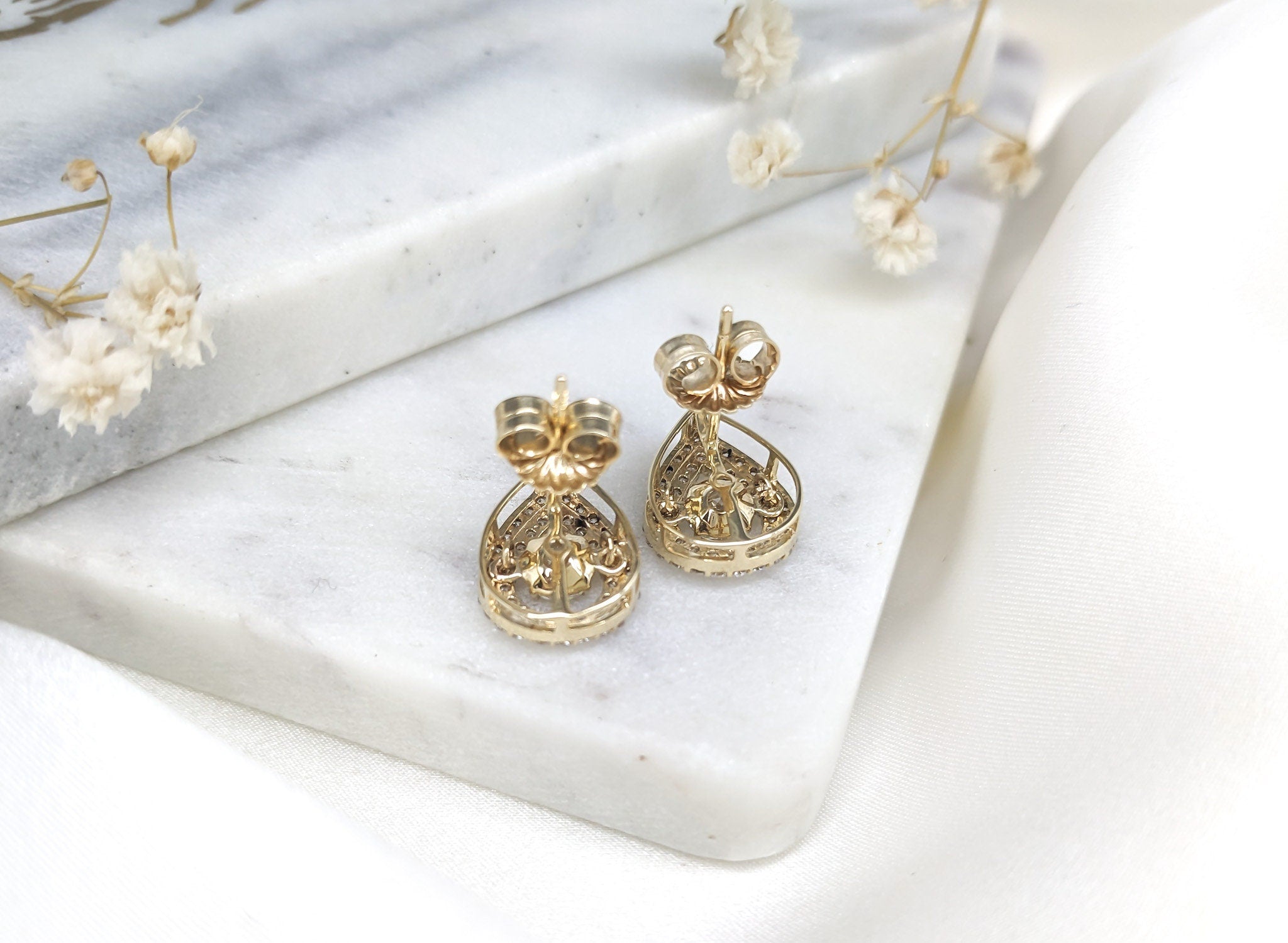 Tear Drop Dancing Stones Earrings