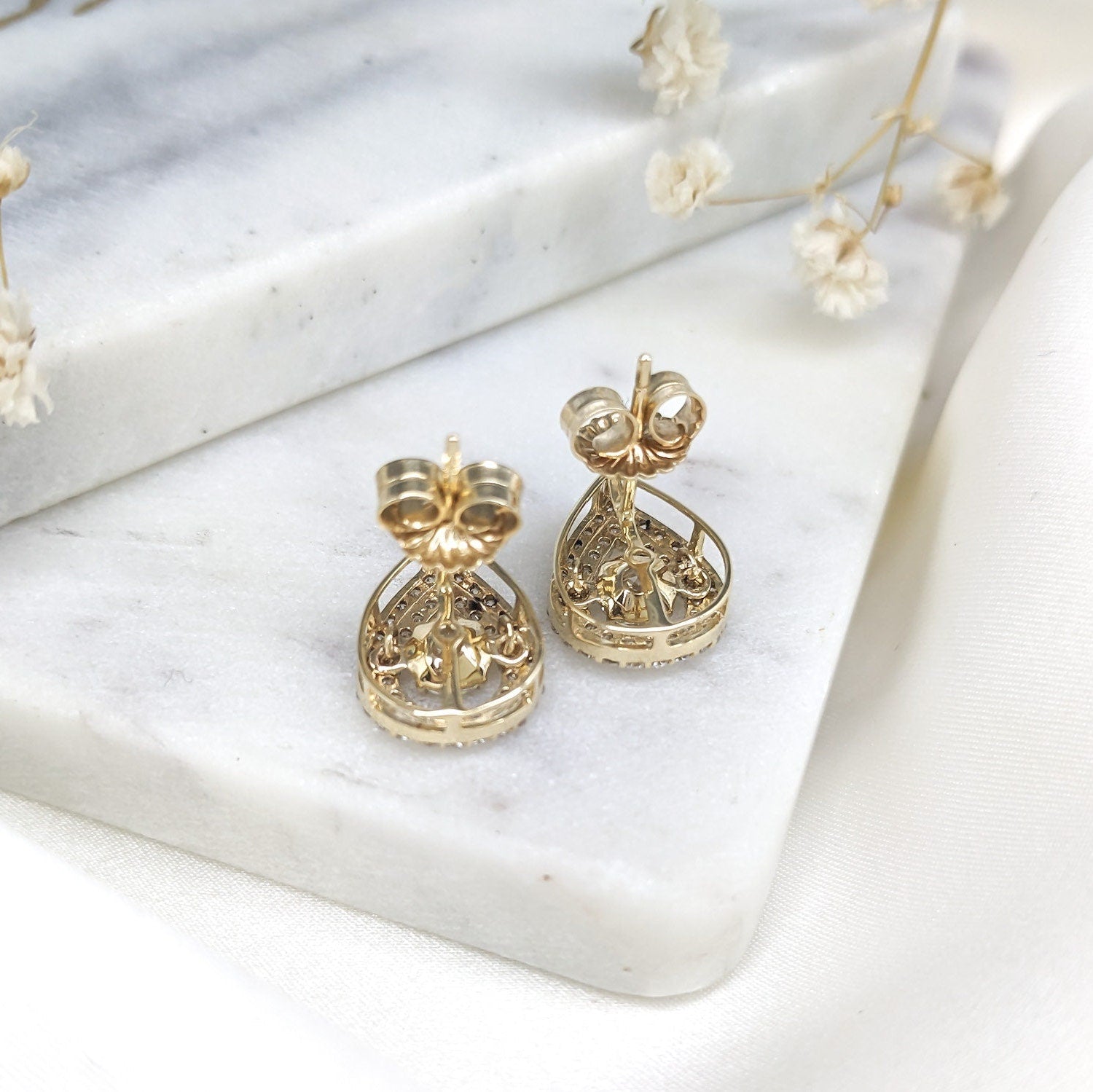 Tear Drop Dancing Stones Earrings