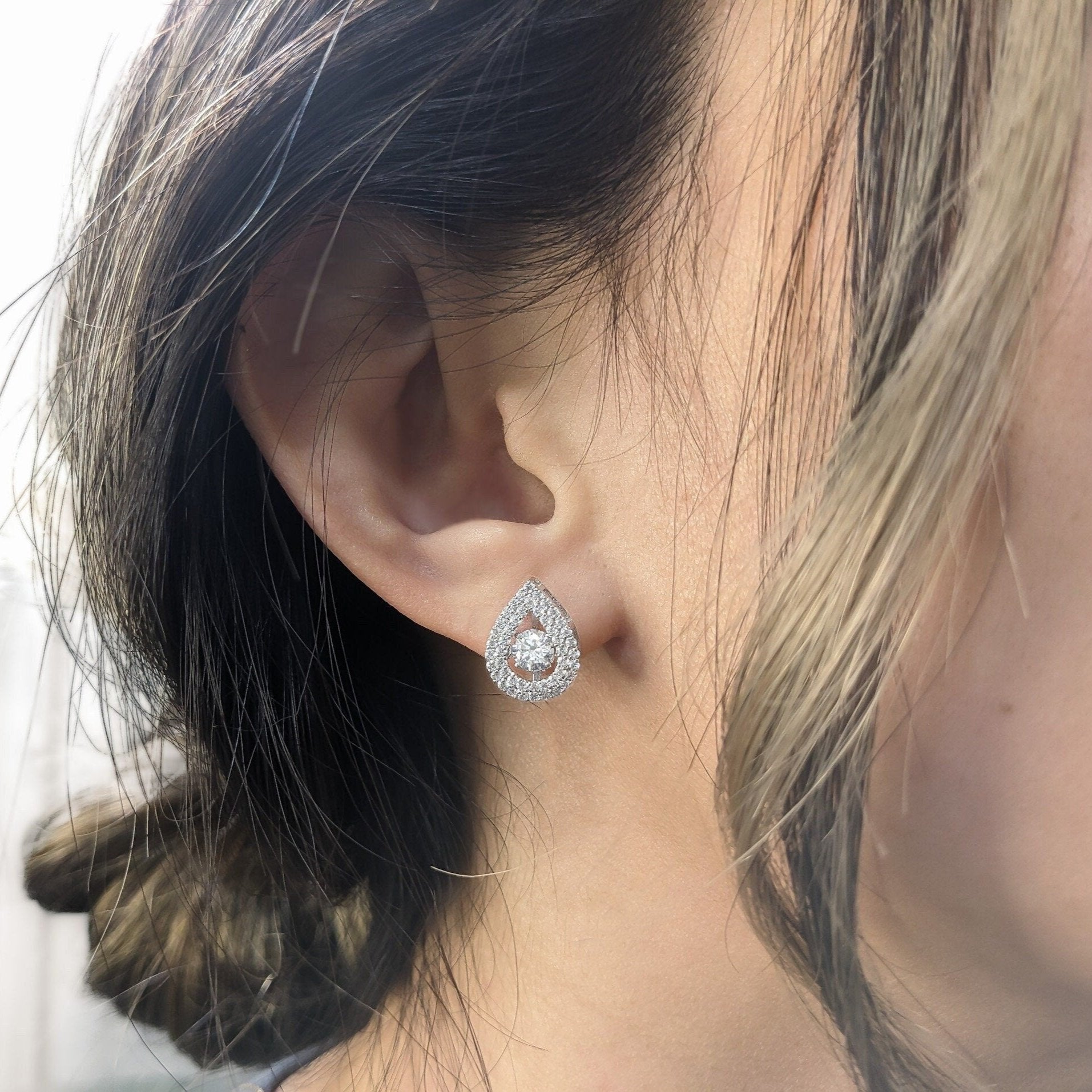 Tear Drop Dancing Stones Earrings