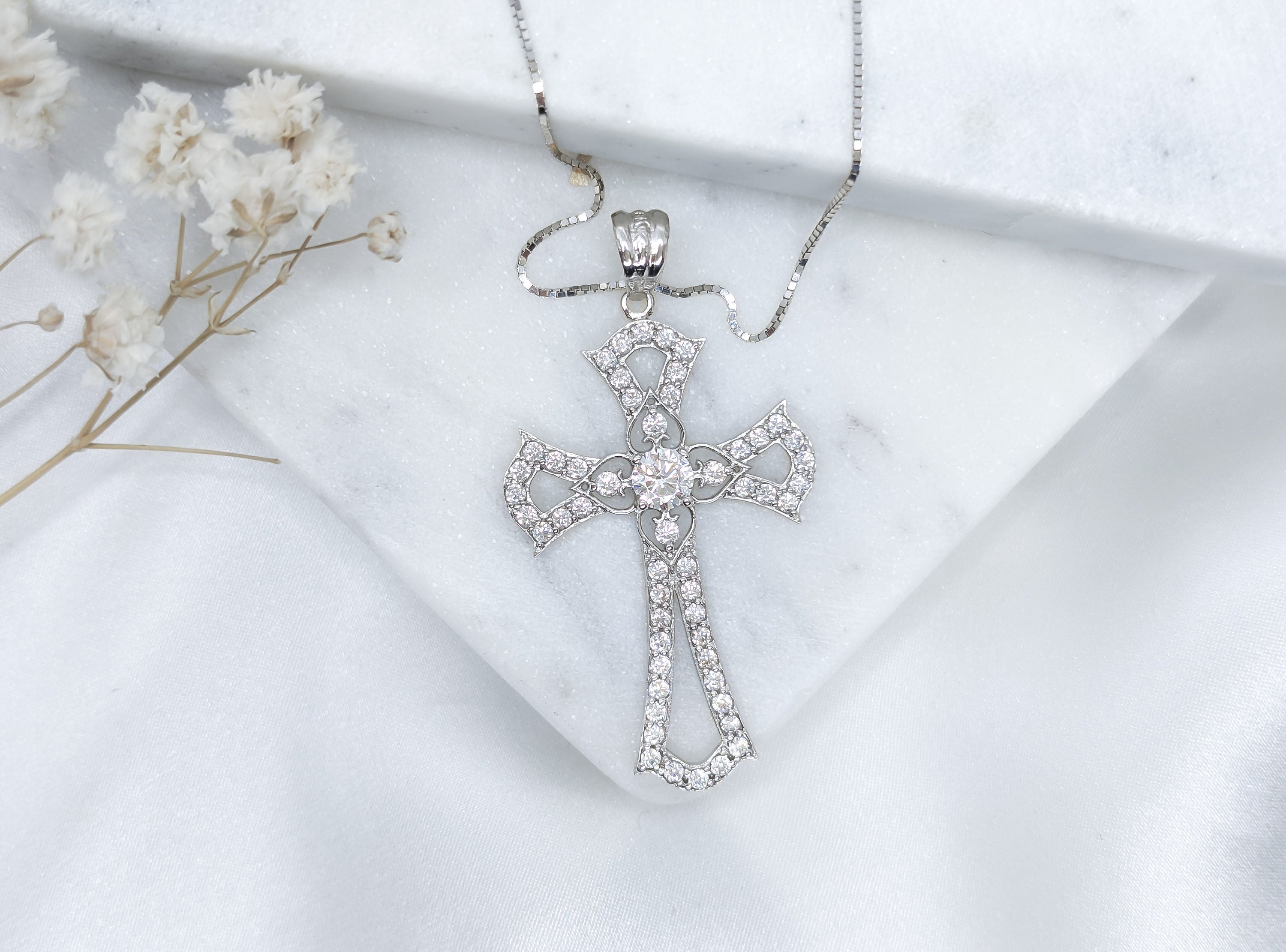 Bold Fan Cross Pendant