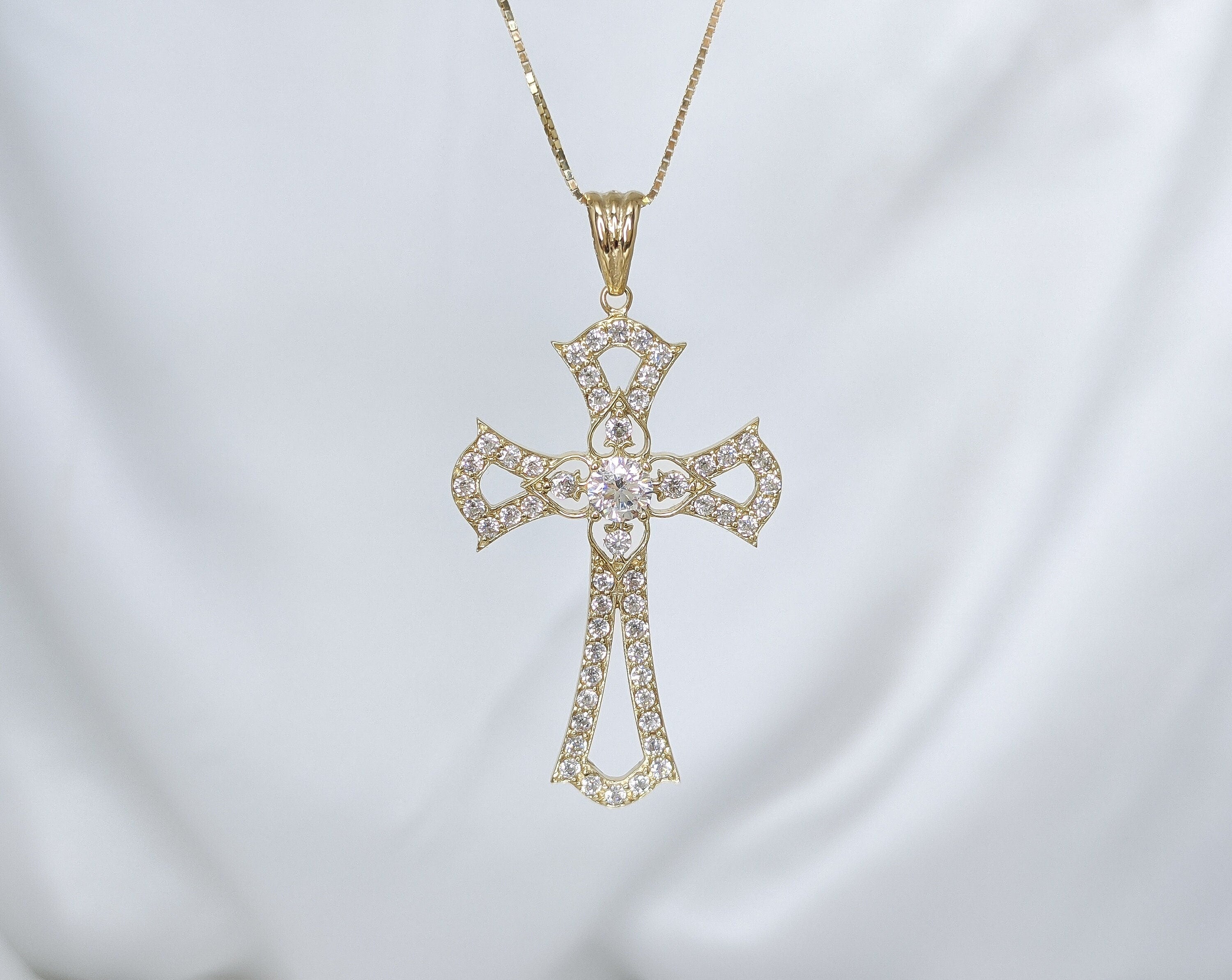 Bold Fan Cross Pendant