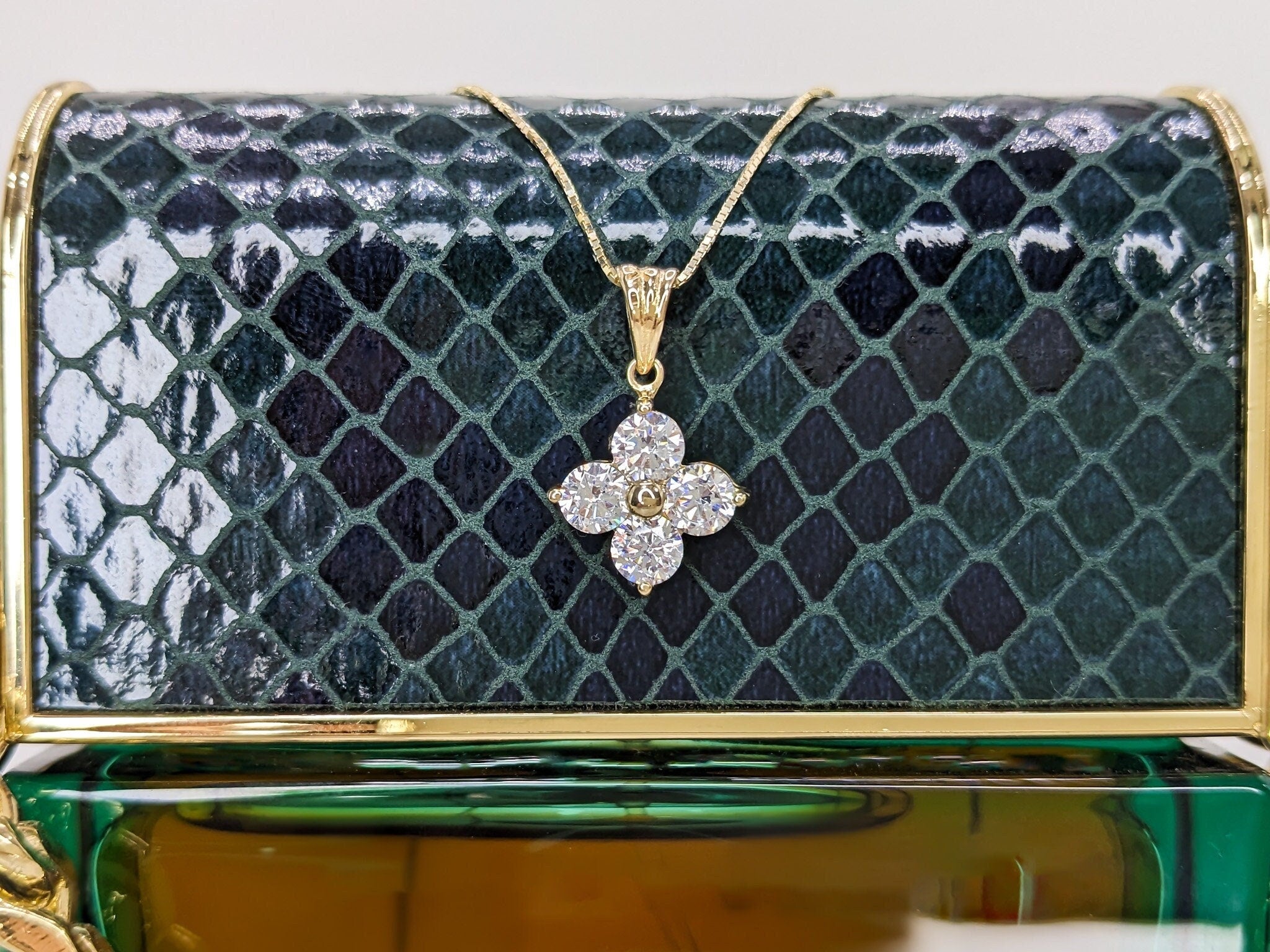 Clover Cluster Pendant