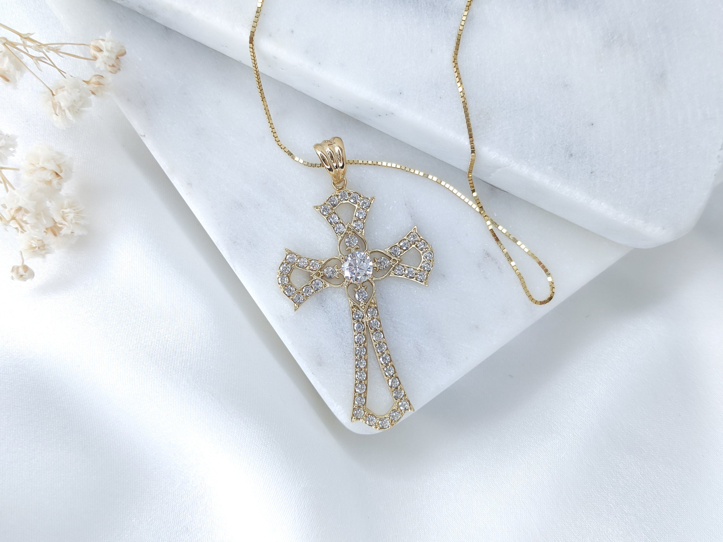 Bold Fan Cross Pendant