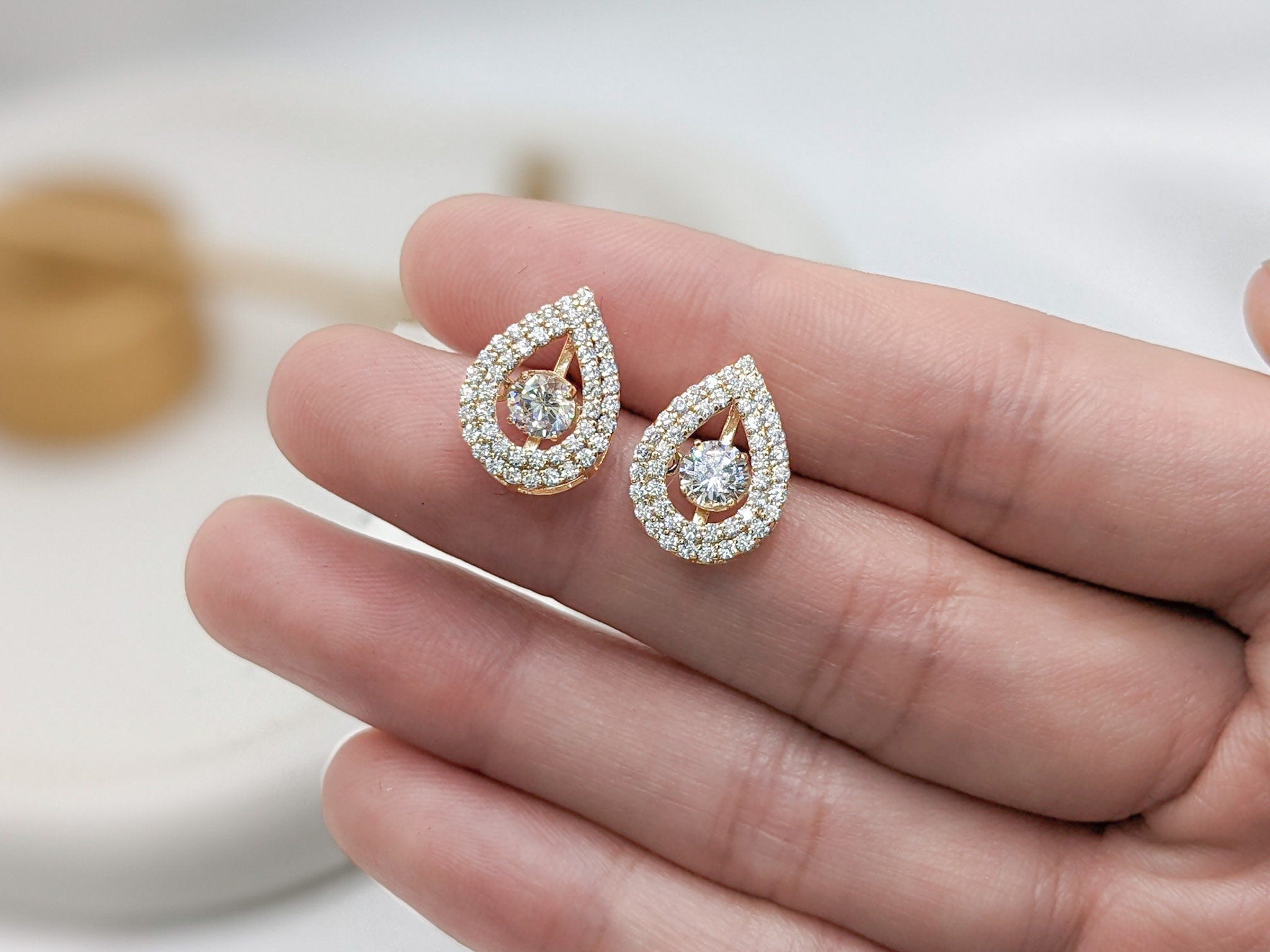 Tear Drop Dancing Stones Earrings