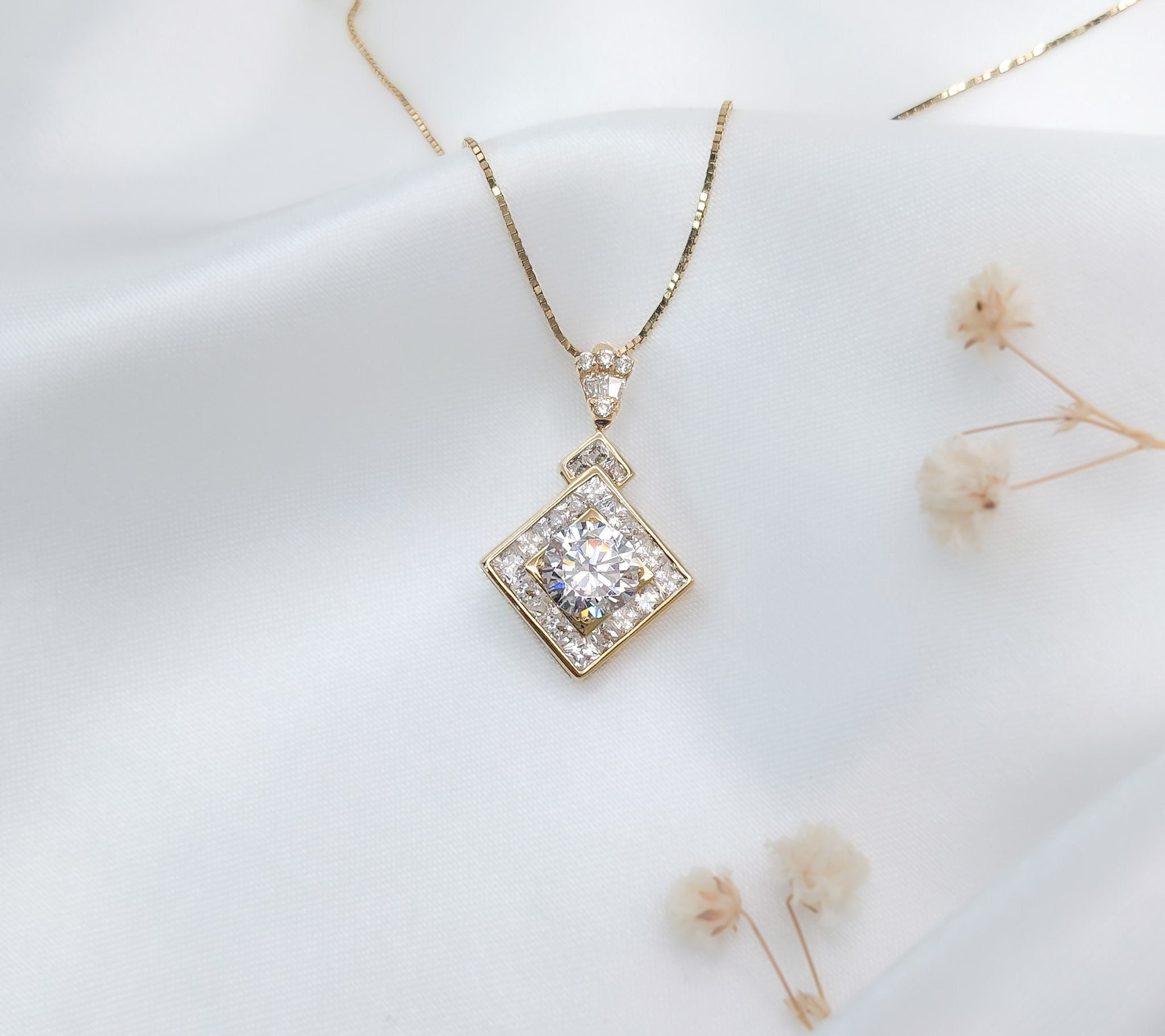 Art Deco Vintage Square Pendant