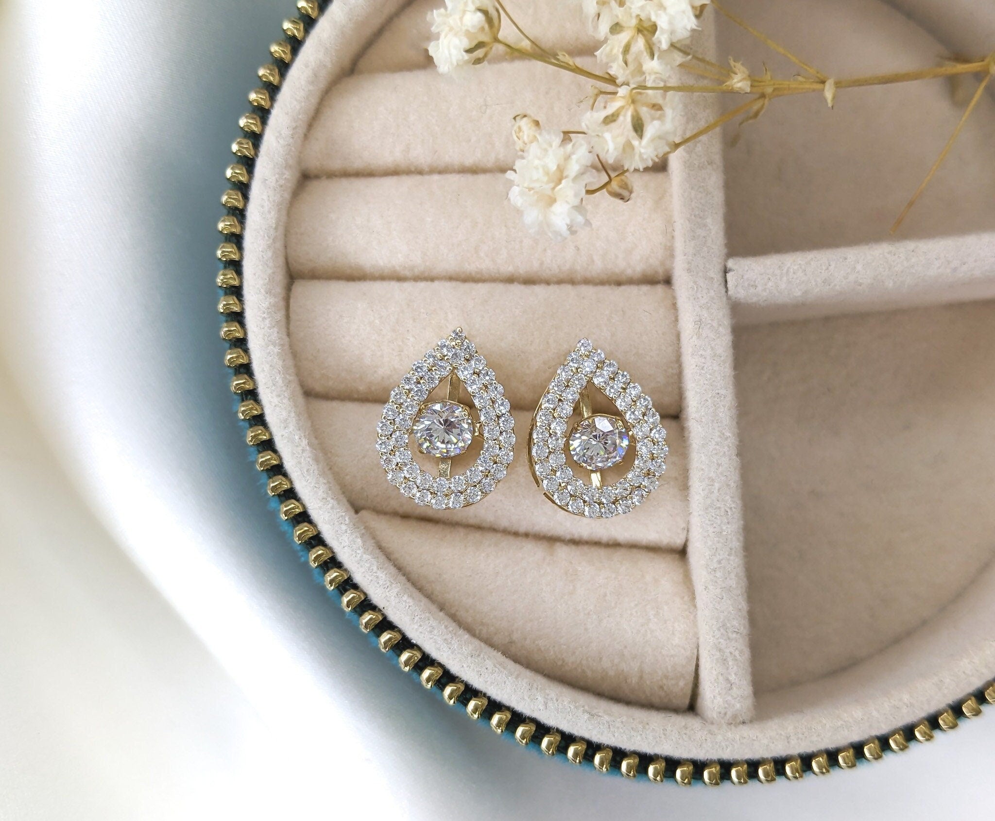 Tear Drop Dancing Stones Earrings