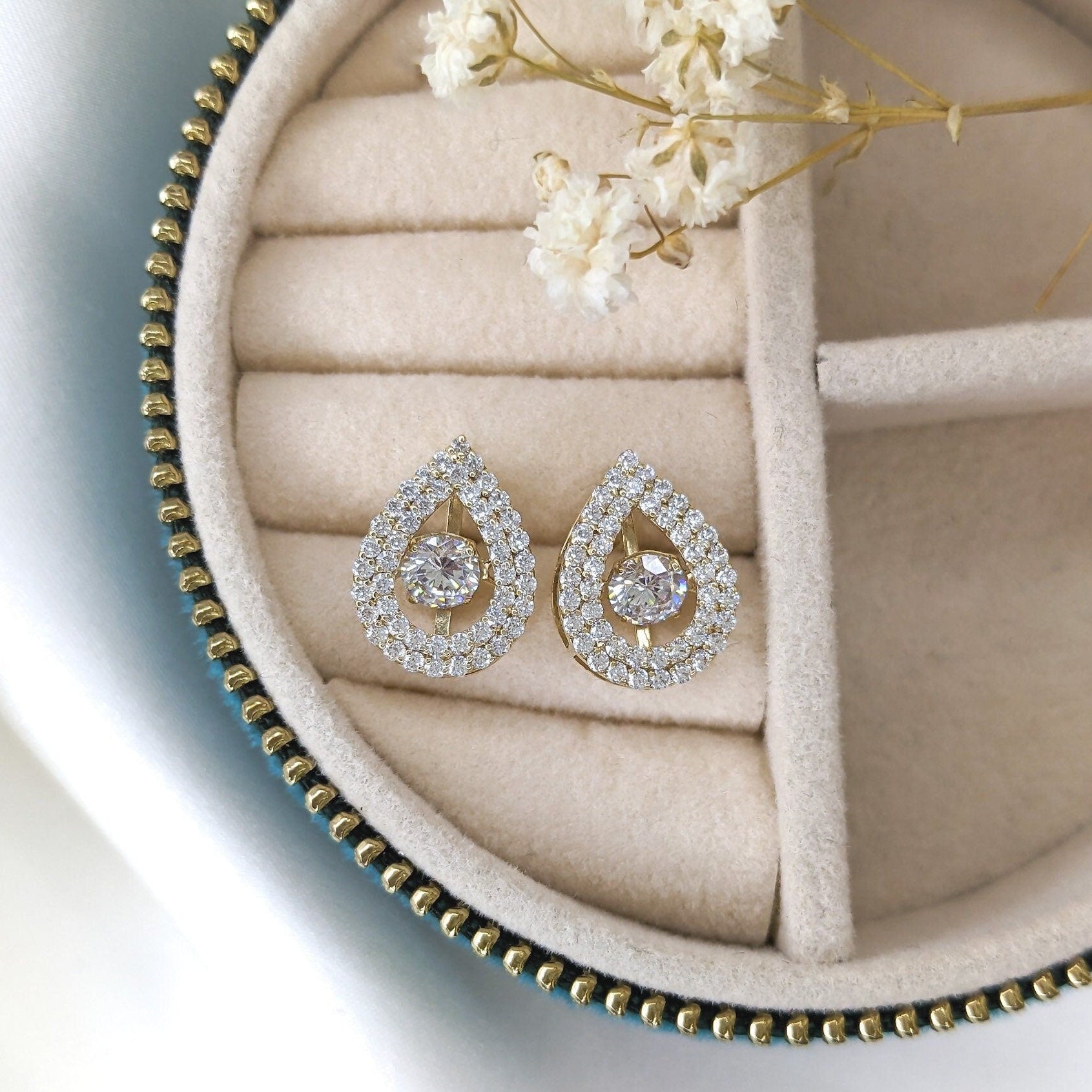 Tear Drop Dancing Stones Earrings