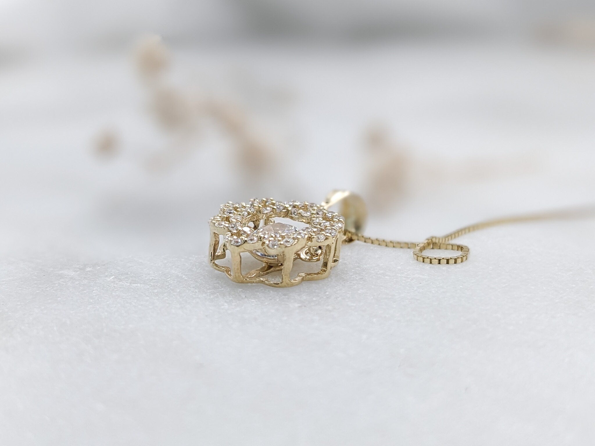 Flower Dancing Stone Pendant