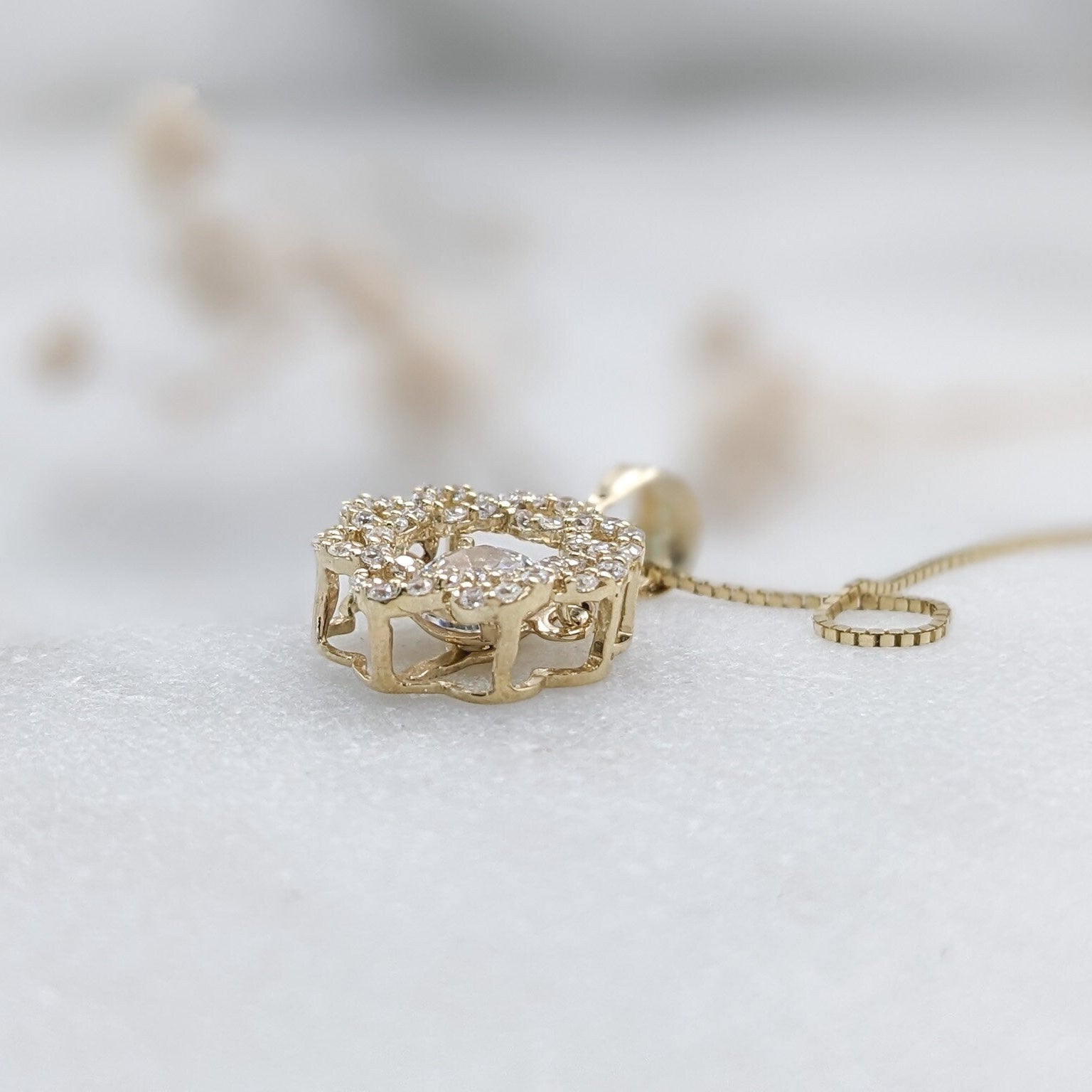 Flower Dancing Stone Pendant