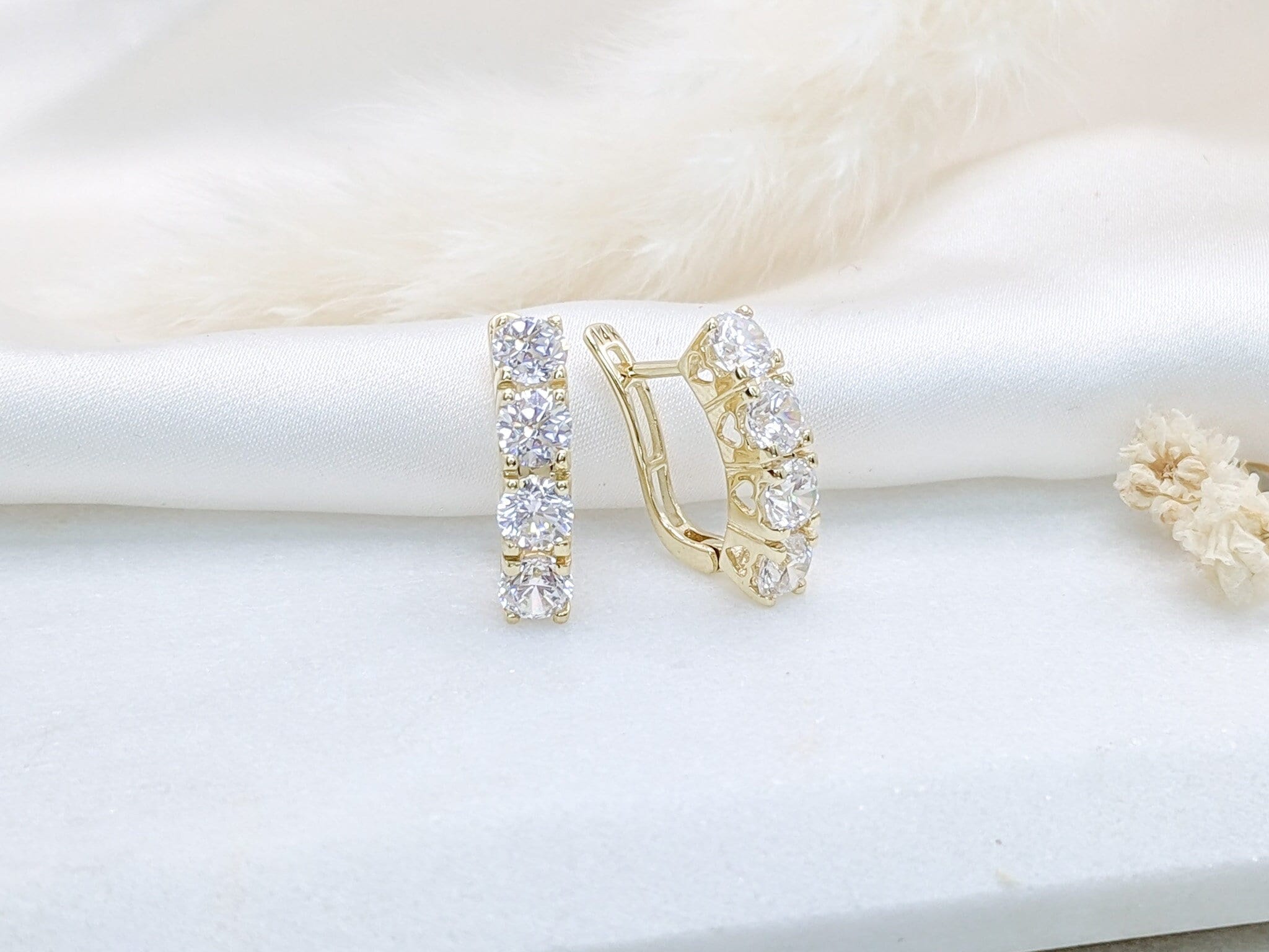 Eternity English Lock Earrings