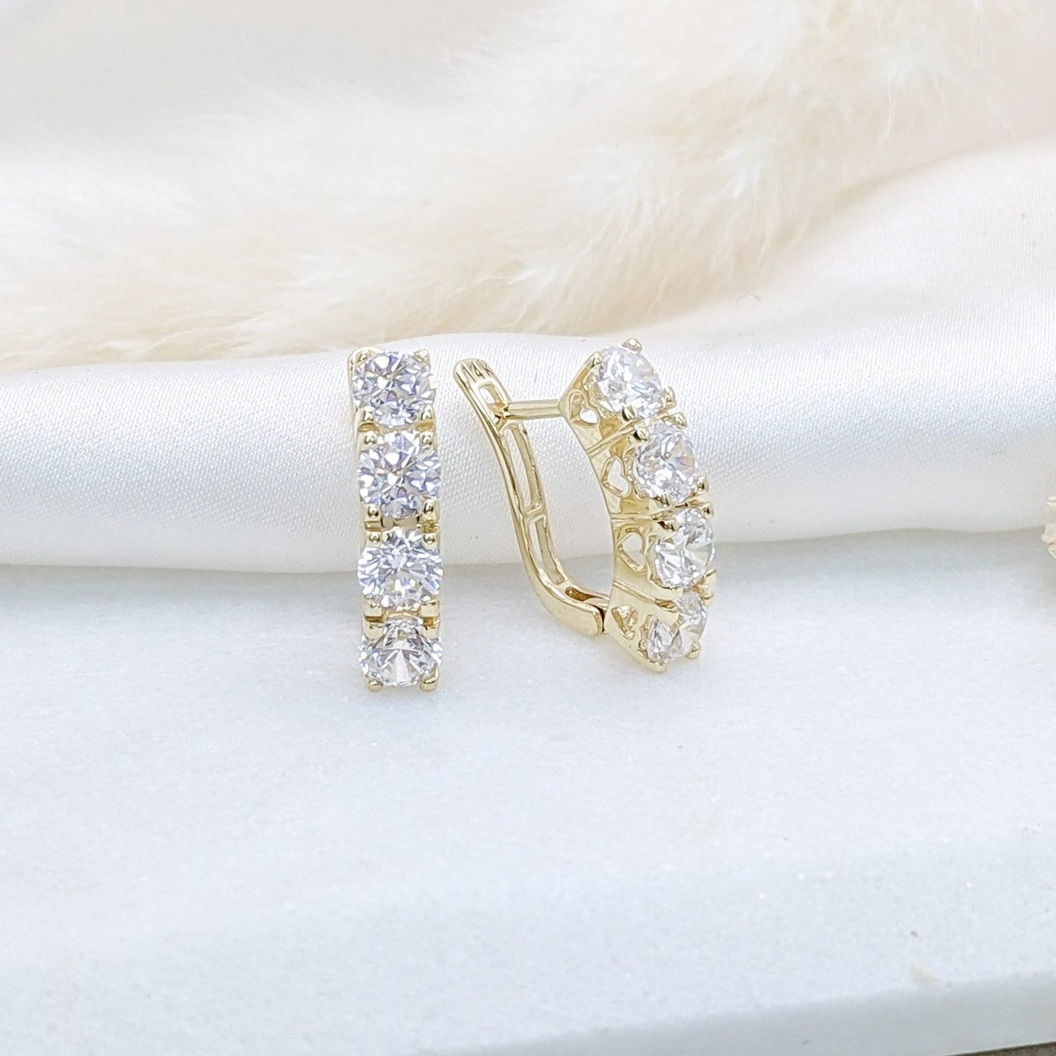 Eternity English Lock Earrings