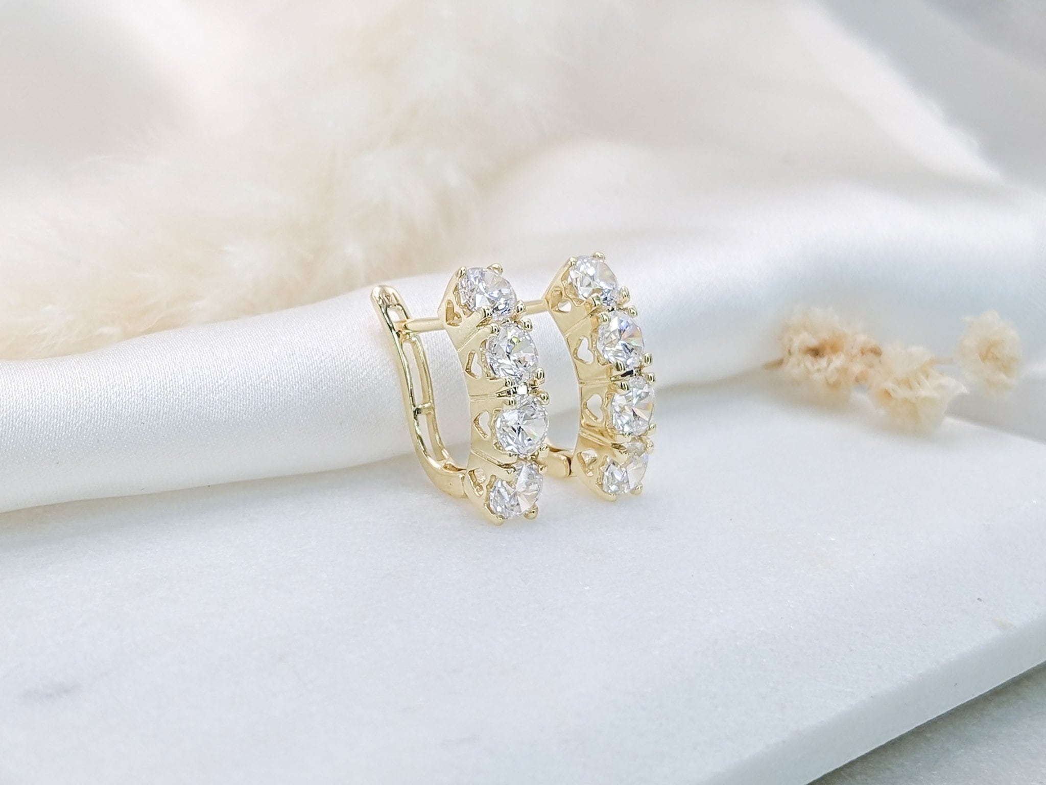 Eternity English Lock Earrings