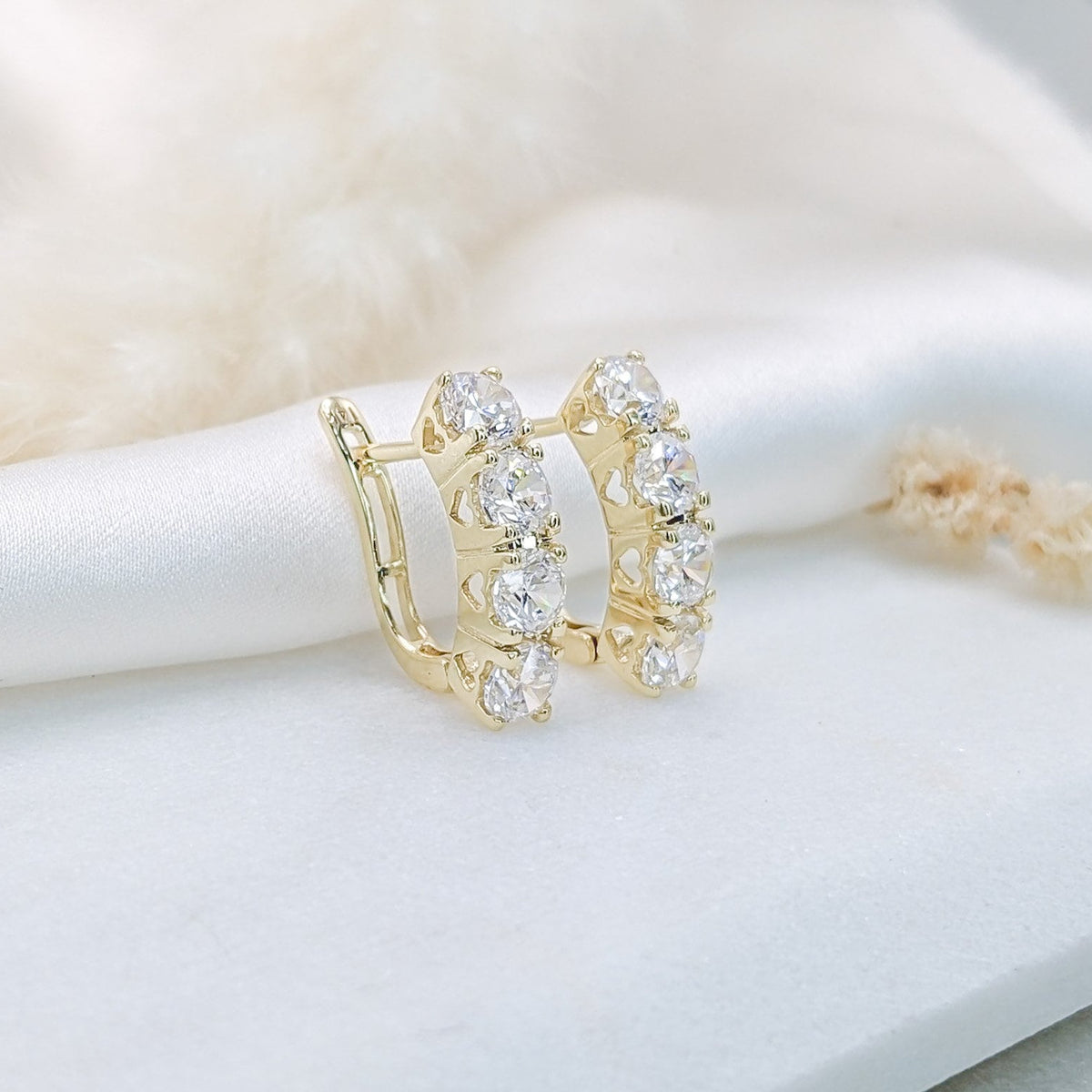 Eternity English Lock Earrings