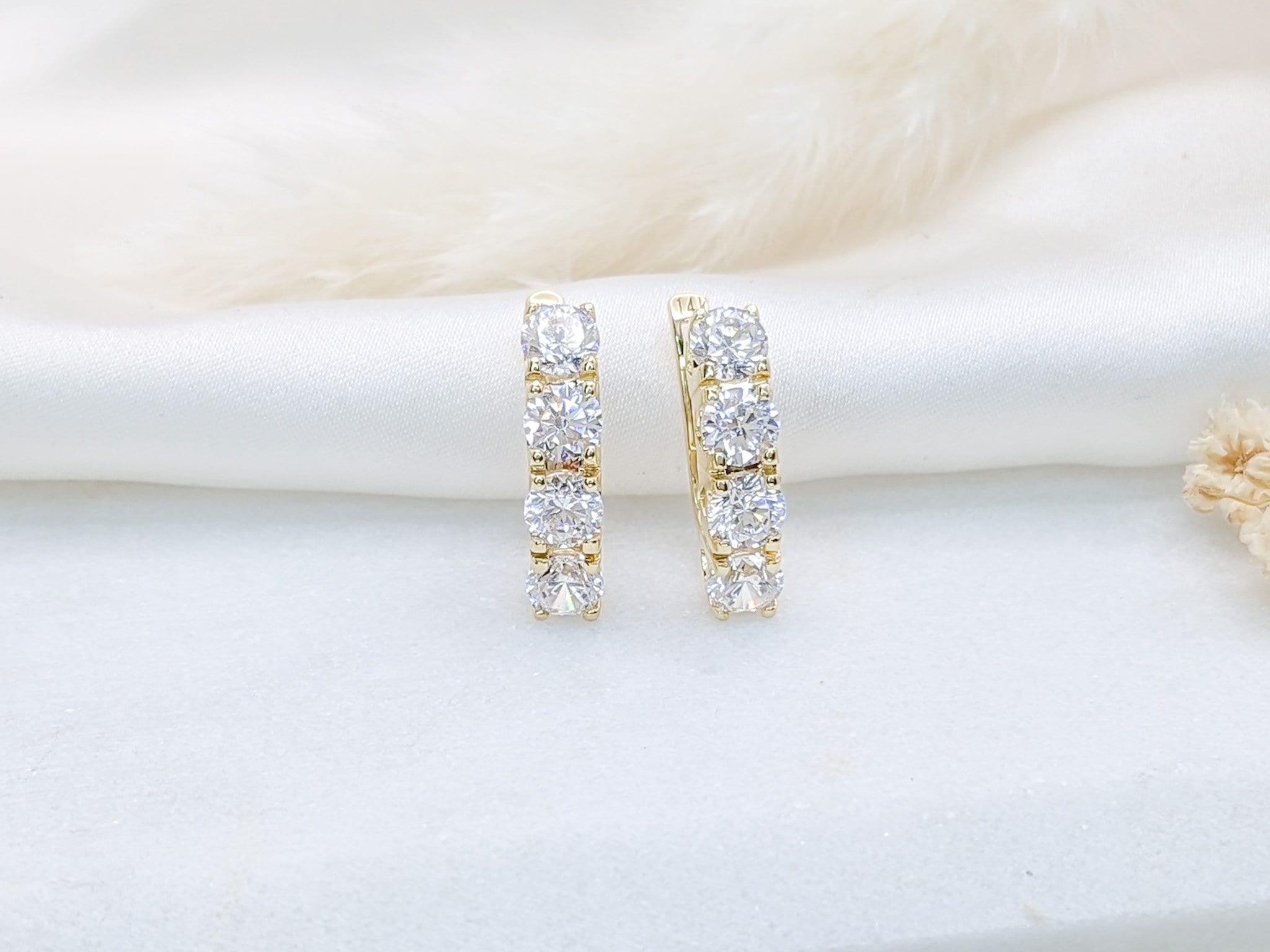 Eternity English Lock Earrings
