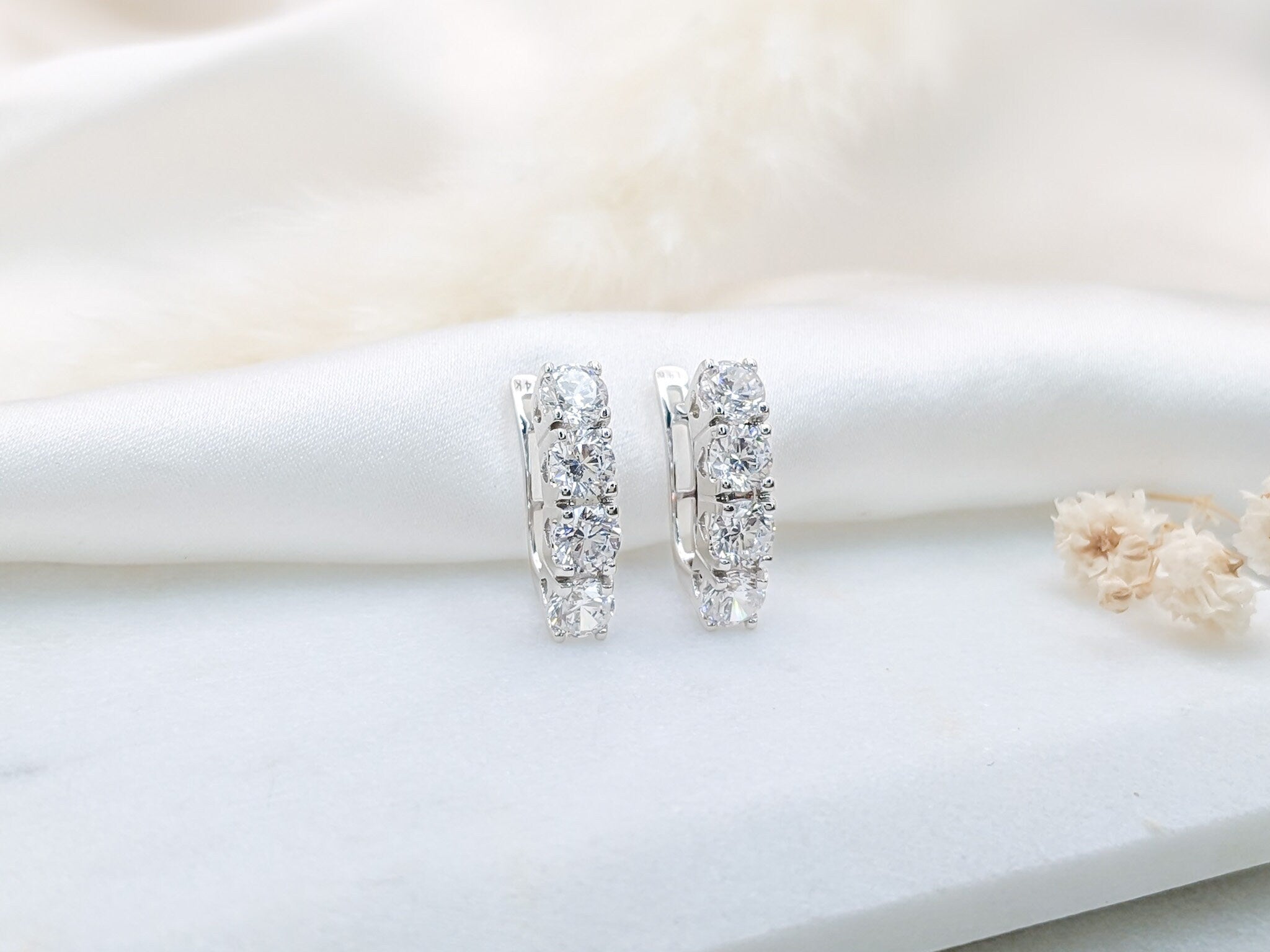 Eternity English Lock Earrings