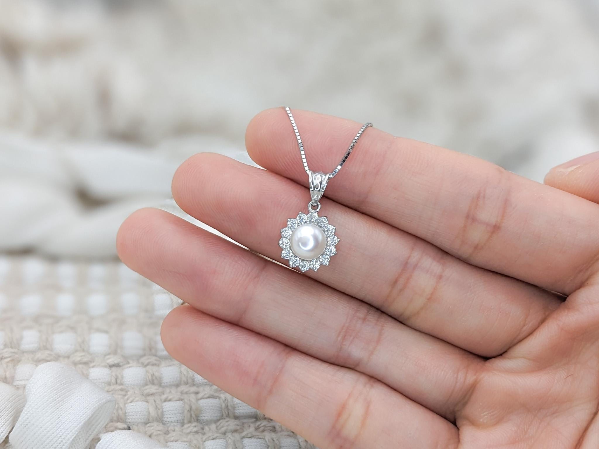 Flower Pearl Pendant