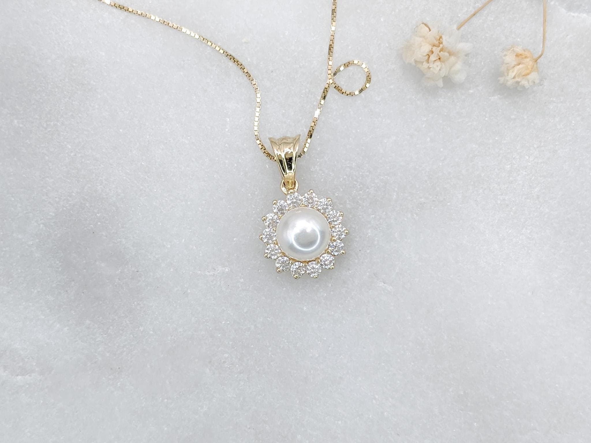 Flower Pearl Pendant