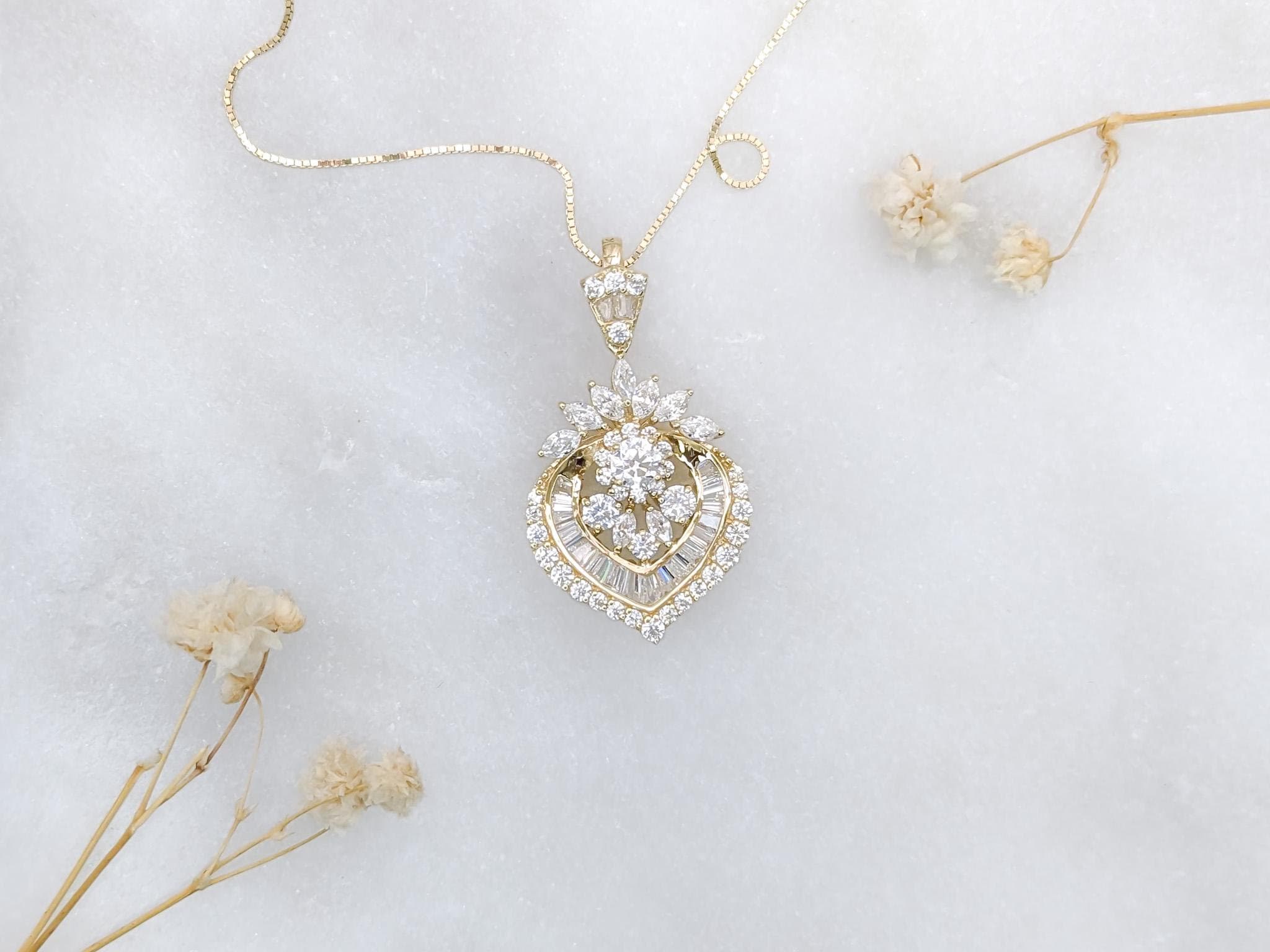 Elegant Victorian Heart Pendant