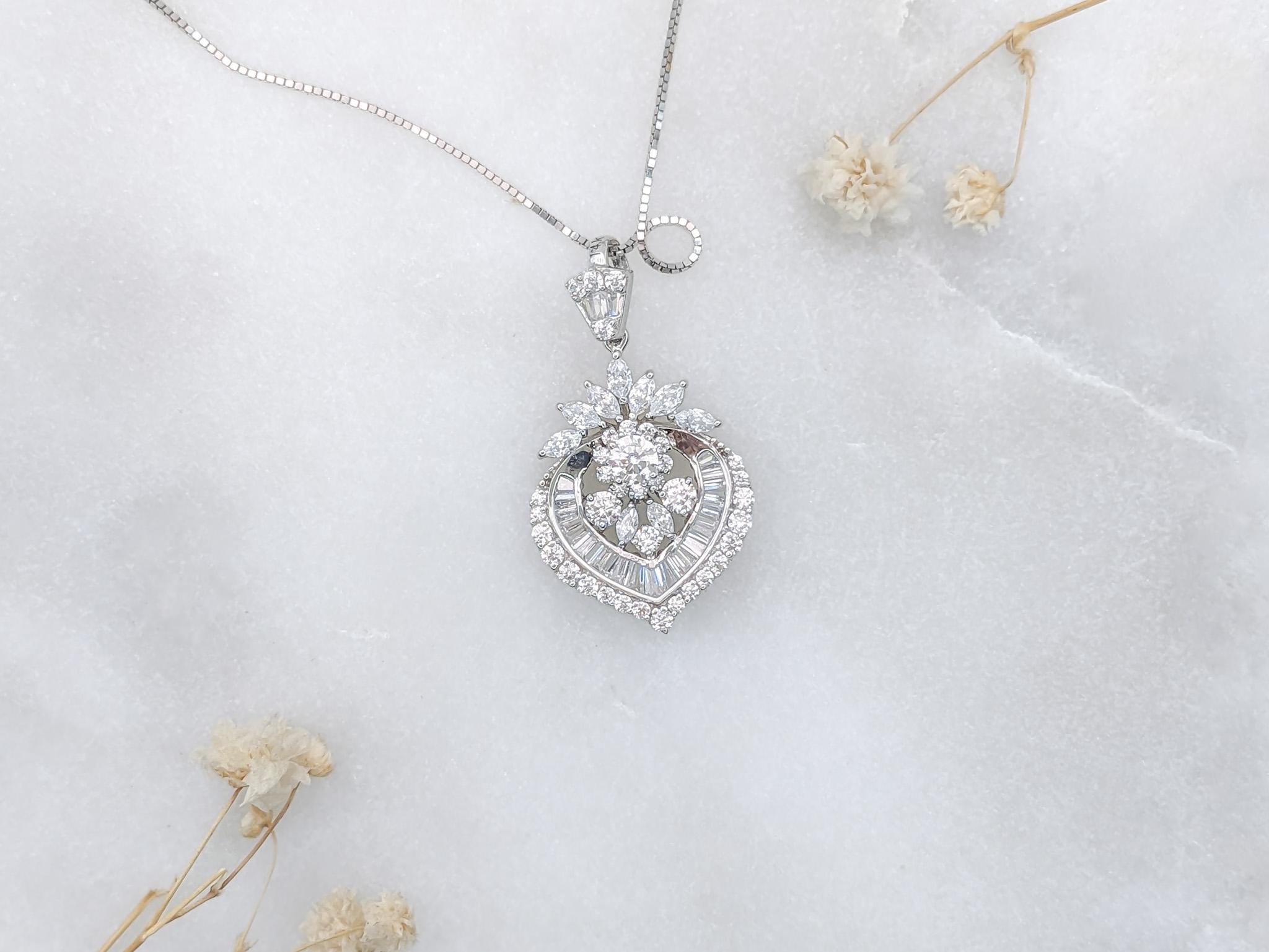 Elegant Victorian Heart Pendant