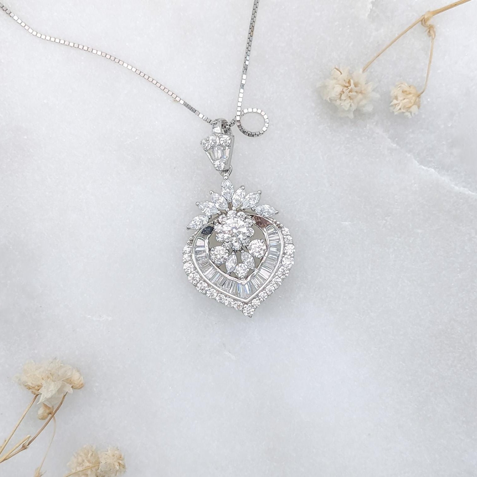 Elegant Victorian Heart Pendant