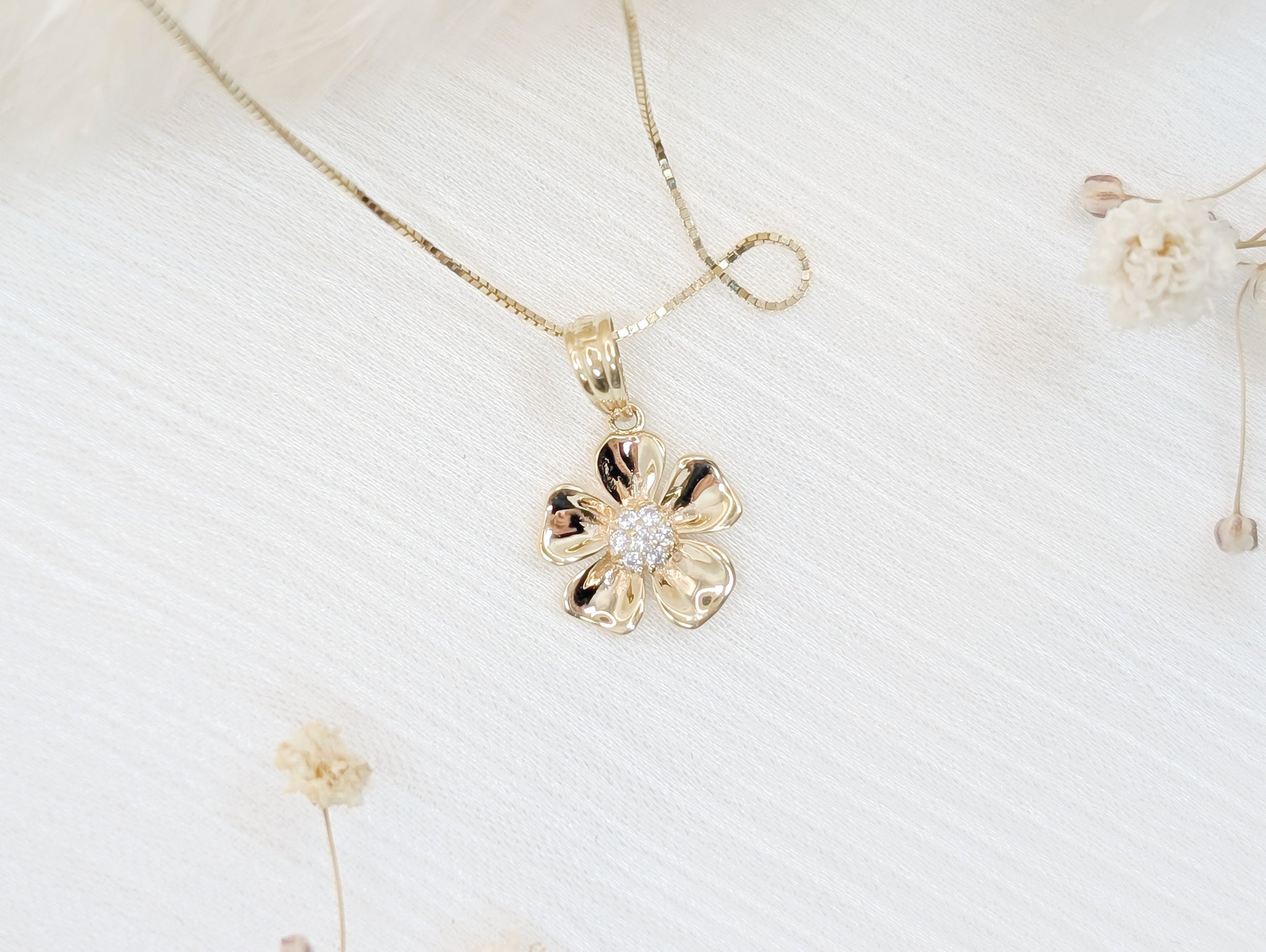 Primrose Pendant