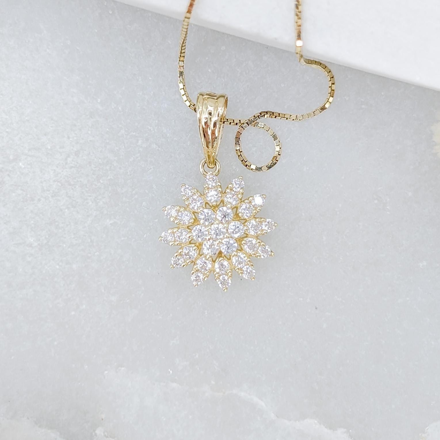 Dainty Flower Necklace