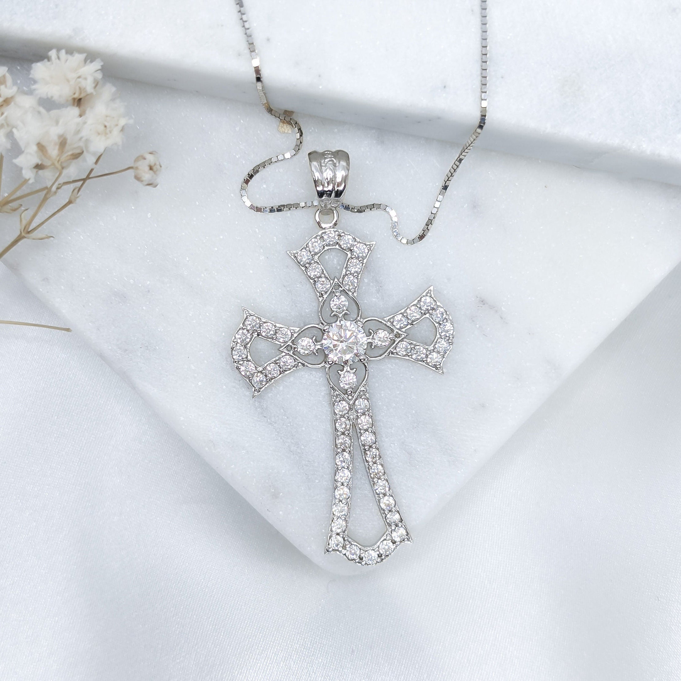 Bold Fan Cross Pendant