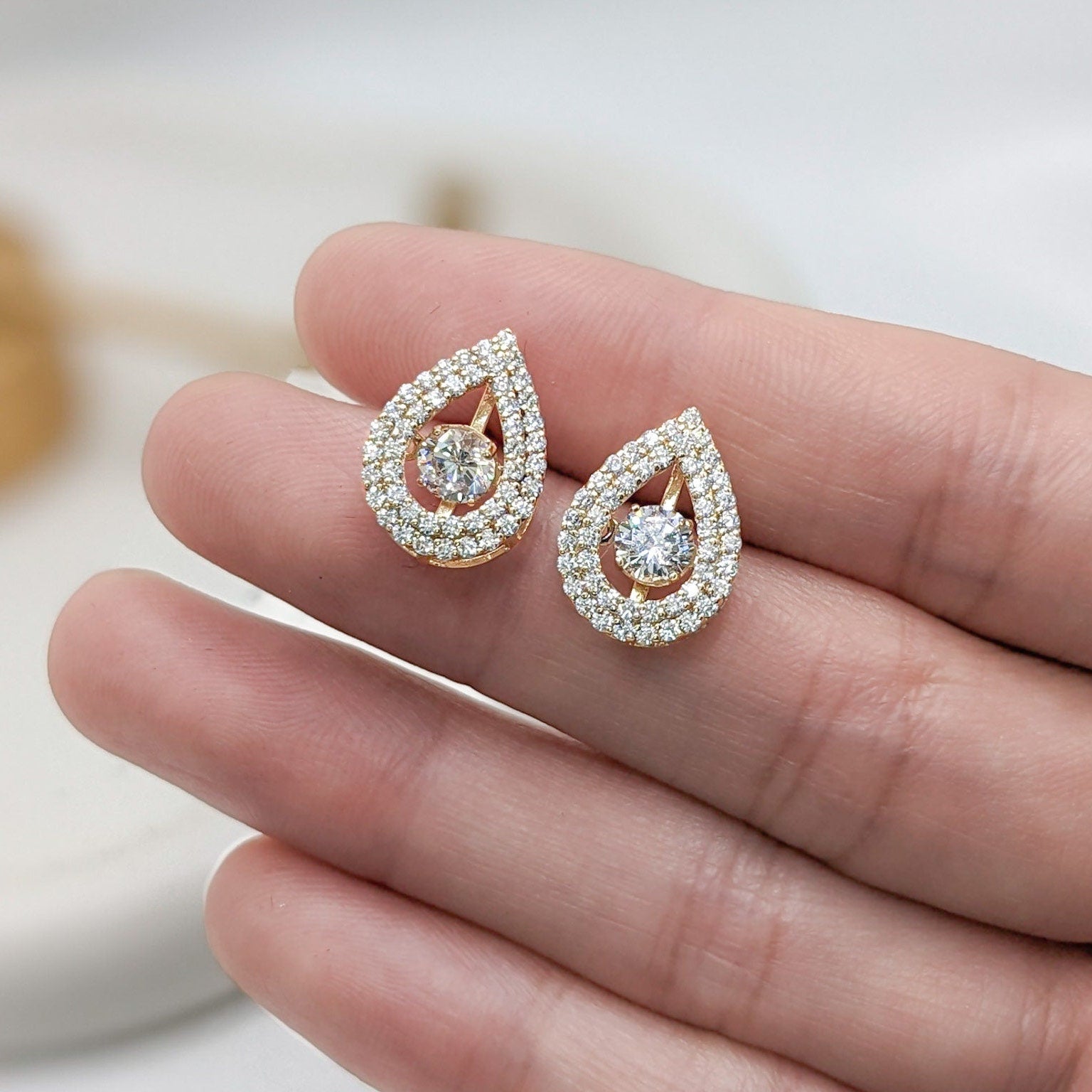 Tear Drop Dancing Stones Earrings