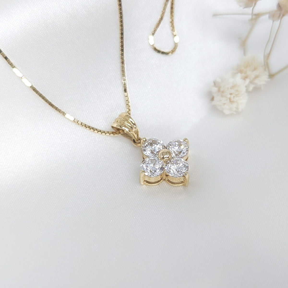 Clover Cluster Pendant